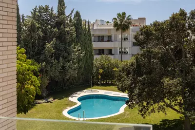 Middle Floor Apartment in Nueva Andalucía