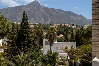 Middle Floor Apartment in Nueva Andalucía