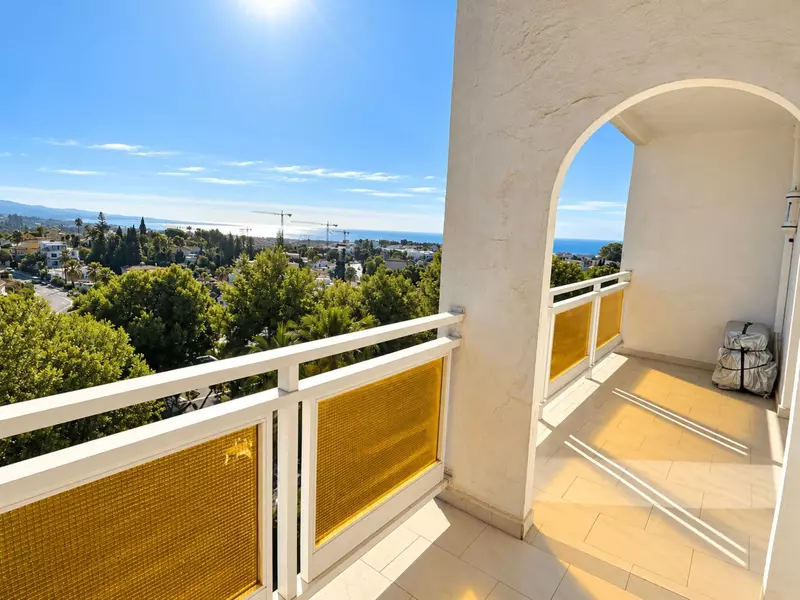 Middle Floor Apartment in Nueva Andalucía
