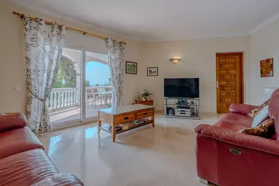 Detached Villa in El Paraiso