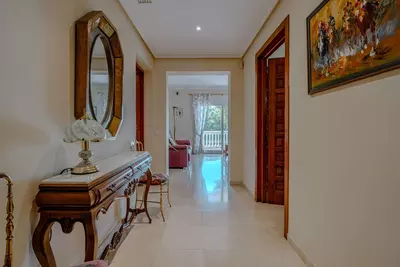 Detached Villa in El Paraiso