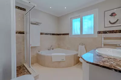 Detached Villa in El Paraiso