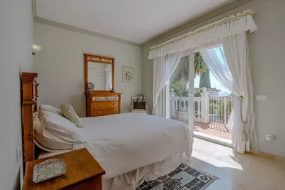 Detached Villa in El Paraiso