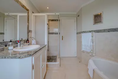Detached Villa in El Paraiso