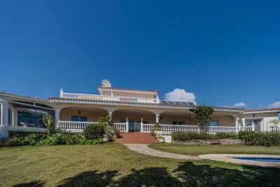 Detached Villa in El Paraiso