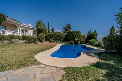 Detached Villa in El Paraiso