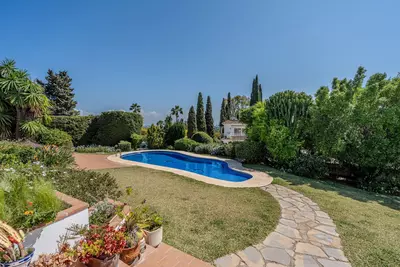 Detached Villa in El Paraiso
