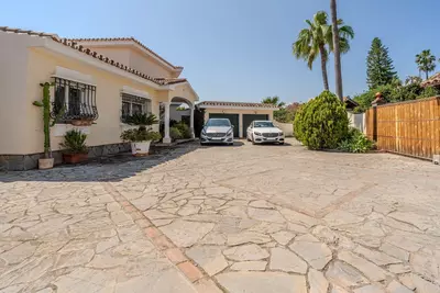 Detached Villa in El Paraiso