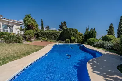 Detached Villa in El Paraiso