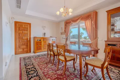 Detached Villa in El Paraiso