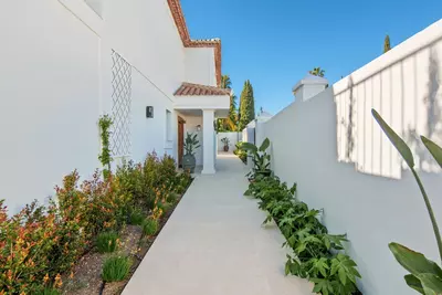 Detached Villa in Nueva Andalucía