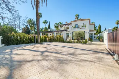 Detached Villa in Nueva Andalucía