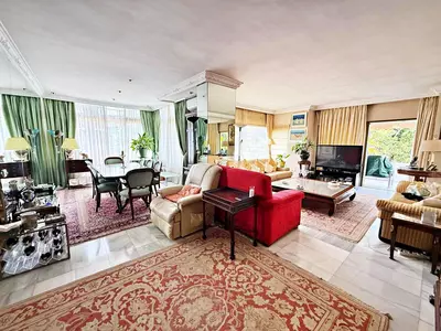 Top Floor Apartment in Puerto Banús