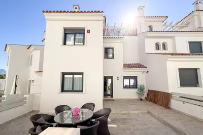 Townhouse in El Paraiso