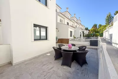 Townhouse in El Paraiso