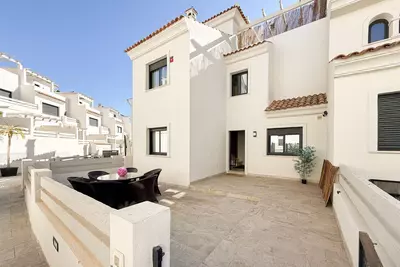 Townhouse in El Paraiso