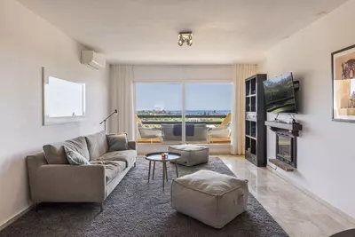 Top Floor Apartment in Selwo