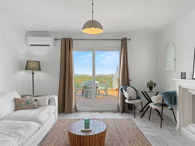 Middle Floor Apartment in Estepona