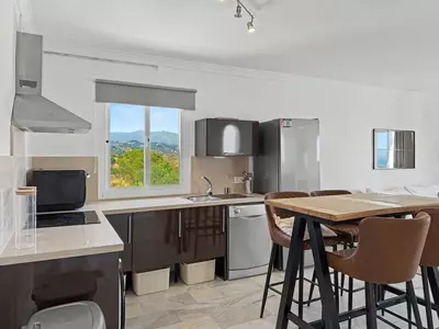 Middle Floor Apartment in Estepona