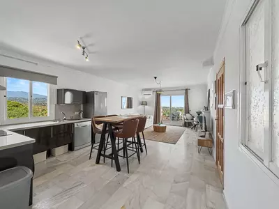 Middle Floor Apartment in Estepona