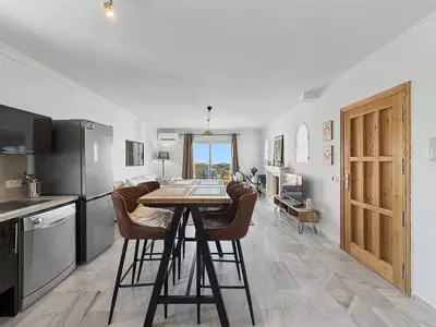 Middle Floor Apartment in Estepona