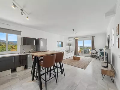 Middle Floor Apartment in Estepona