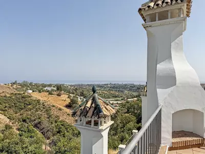 Middle Floor Apartment in Estepona