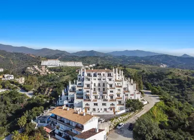 Middle Floor Apartment in Estepona