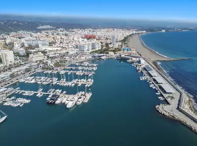 Middle Floor Apartment in Estepona