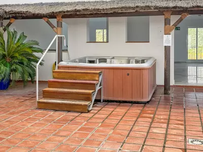 Middle Floor Apartment in Estepona