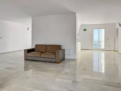 Middle Floor Apartment in Estepona