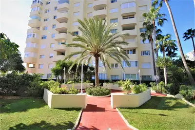 Middle Floor Apartment in Estepona