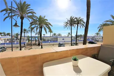 Middle Floor Apartment in Estepona
