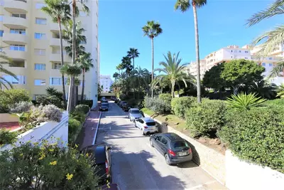 Middle Floor Apartment in Estepona