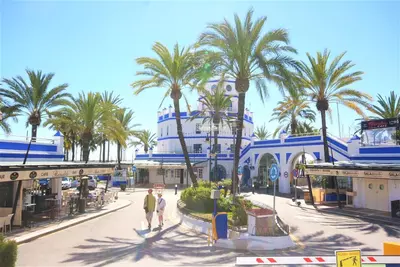 Middle Floor Apartment in Estepona
