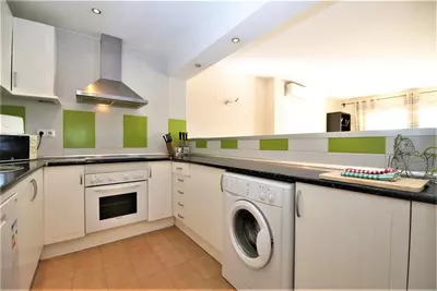 Middle Floor Apartment in Estepona