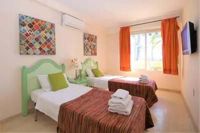 Middle Floor Apartment in Estepona