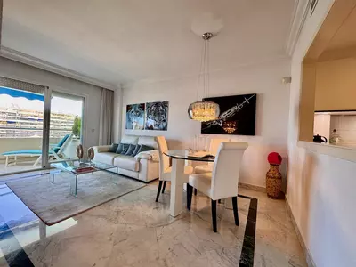 Middle Floor Apartment in Puerto Banús