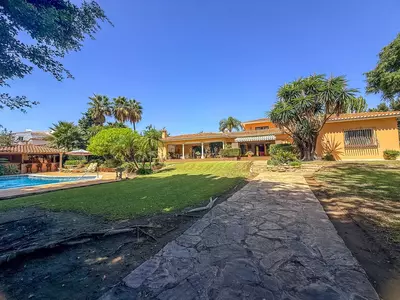 Detached Villa in El Paraiso