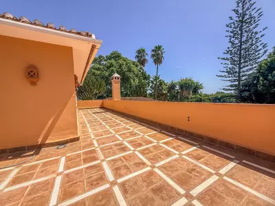 Detached Villa in El Paraiso
