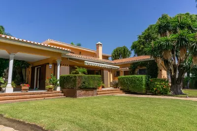 Detached Villa in El Paraiso
