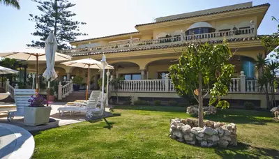 Detached Villa in Nueva Andalucía