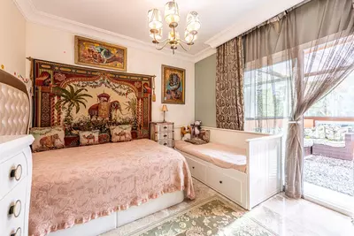 Middle Floor Apartment in Nueva Andalucía