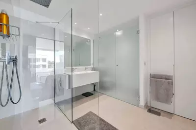 Middle Floor Apartment in Estepona