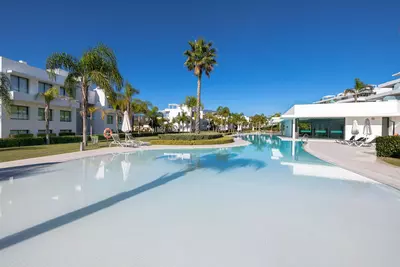 Middle Floor Apartment in Estepona