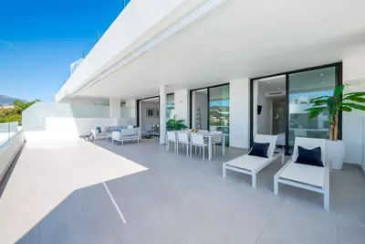 Middle Floor Apartment in Estepona