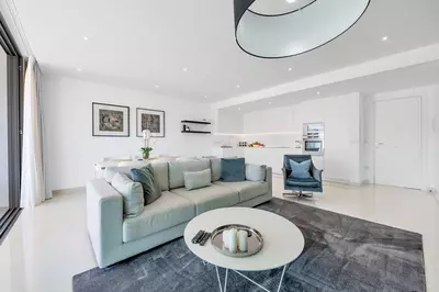 Middle Floor Apartment in Estepona