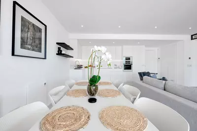 Middle Floor Apartment in Estepona