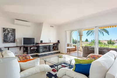 Townhouse in El Paraiso