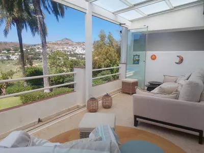 Townhouse in El Paraiso
